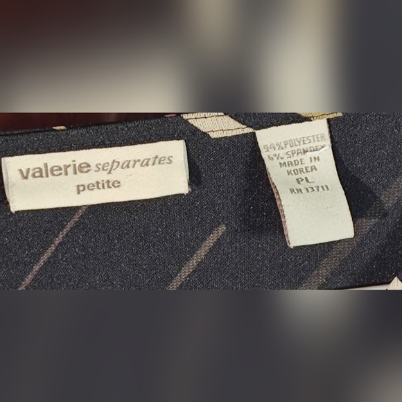 Comfy Yet Dressy Black Short Sleeved Blouse - Picture 2 of 2